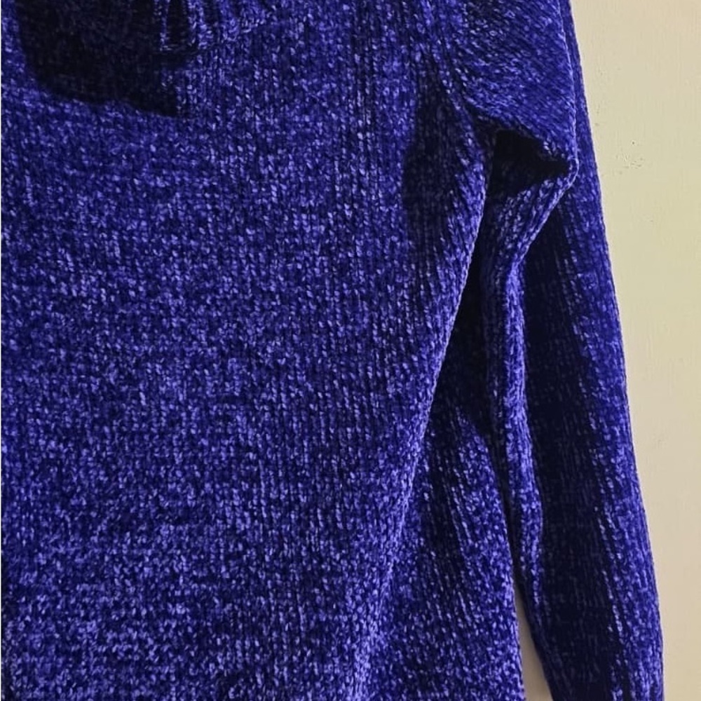 Liz Claiborne Women's V-Neck Sweater in Rich Blue - Picture 9 of 13